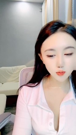 极品颜值【okk】白虎逼 全身尤物完美~直接撸了黑丝美乳配上无毛粉逼 截图12