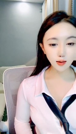 极品颜值【okk】白虎逼 全身尤物完美~直接撸了黑丝美乳配上无毛粉逼 截图16