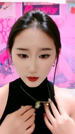 核弹！超美校花【果果qzm】道具狂插~扇脸打逼~妹子都经历了什么？ 截图3