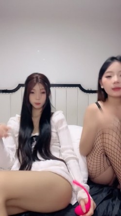 顶级校花双学妹【06极品姐妹】道具自慰互插玩弄 宅男梦寐以求的双校花双修大秀 截图5