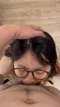 天上飞机最快，地上眼镜最骚，极品颜值小情侣私拍泄密流出，清纯眼镜娘小姐姐被男友口爆深喉 爆操 截图12