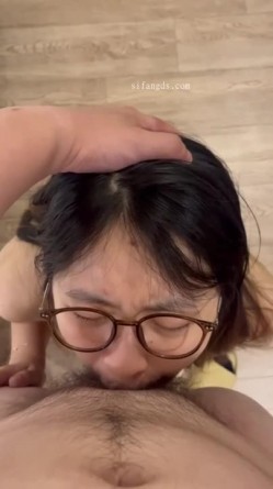 天上飞机最快，地上眼镜最骚，极品颜值小情侣私拍泄密流出，清纯眼镜娘小姐姐被男友口爆深喉 爆操 截图14