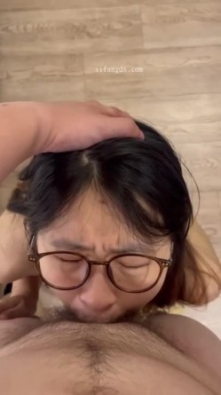 天上飞机最快，地上眼镜最骚，极品颜值小情侣私拍泄密流出，清纯眼镜娘小姐姐被男友口爆深喉 爆操 截图15