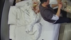 酒店偷拍眼镜大奶美女和猛男后续 ️美女生日的头一天被爆射4次后在早晨退房前又补1枪 截图1