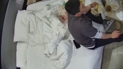 酒店偷拍眼镜大奶美女和猛男后续 ️美女生日的头一天被爆射4次后在早晨退房前又补1枪 截图2