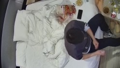 酒店偷拍眼镜大奶美女和猛男后续 ️美女生日的头一天被爆射4次后在早晨退房前又补1枪 截图3