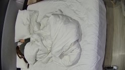 酒店偷拍眼镜大奶美女和猛男后续 ️美女生日的头一天被爆射4次后在早晨退房前又补1枪 截图5