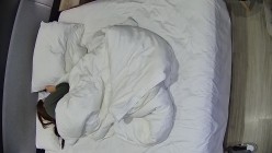 酒店偷拍眼镜大奶美女和猛男后续 ️美女生日的头一天被爆射4次后在早晨退房前又补1枪 截图6