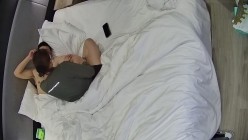 酒店偷拍眼镜大奶美女和猛男后续 ️美女生日的头一天被爆射4次后在早晨退房前又补1枪 截图12