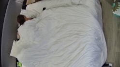 酒店偷拍眼镜大奶美女和猛男后续 ️美女生日的头一天被爆射4次后在早晨退房前又补1枪 截图13