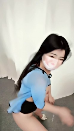 青春无敌，抖音风艺校美少女【杨晓花】定制福利，露脸露点，各种热门BGM裸舞 截图16