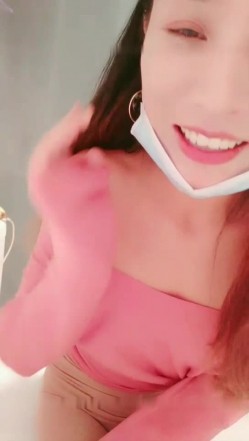 颜值不错苗条身材妹子自慰秀 卫生间香蕉鸡蛋带套塞入逼逼非常诱人 截图2
