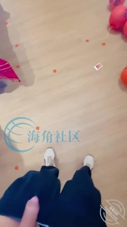 乱伦大神【会喷水的亲姐姐】3周年庆，三年了！让姐姐穿着隆重的重视婚纱 大喜，肉丝美腿打炮，仪式感满满 截图8