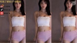 【斗鱼现役网红主播 南妹儿】女神的颤抖 整个奶子都要抖出来了 热舞走光被封合集 截图7