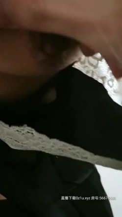 【人间水蜜桃】三女一男选了两个双飞啪啪，口交后入猛操无毛肥逼搞完浴室洗澡 截图8