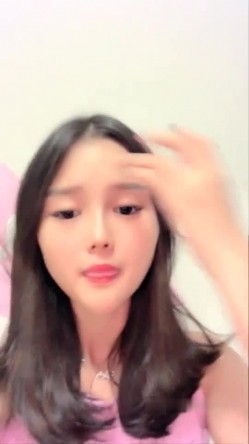 长相甜美可爱萌妹子自慰诱惑 全裸扭动身体逼逼微毛手指插入呻吟娇喘诱人 截图1