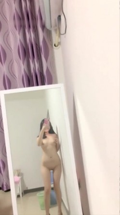 长相甜美可爱萌妹子自慰诱惑 全裸扭动身体逼逼微毛手指插入呻吟娇喘诱人 截图5