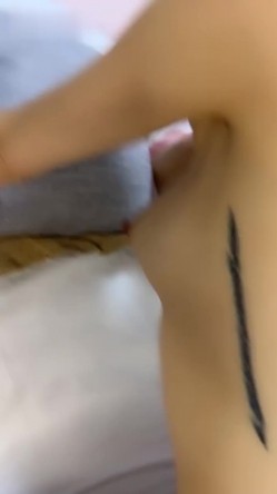 和已婚女同事快乐偷情，草疯了，大家觉得这整容脸好看吗 截图12