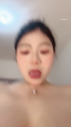 F奶丰满女大生【樱桃大丸子】露脸性爱啪啪自摸~甩奶狂干~超级大骚杯 截图6
