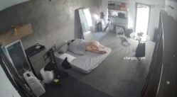 黑客破解家庭网络摄像头偷拍住毛坯房的年轻情侣疯狂做爱有时一天做爱几次 截图3