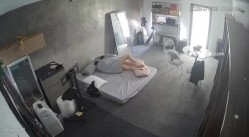 黑客破解家庭网络摄像头偷拍住毛坯房的年轻情侣疯狂做爱有时一天做爱几次 截图5