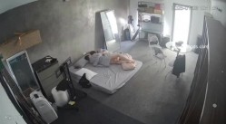 黑客破解家庭网络摄像头偷拍住毛坯房的年轻情侣疯狂做爱有时一天做爱几次 截图7