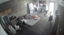黑客破解家庭网络摄像头偷拍住毛坯房的年轻情侣疯狂做爱有时一天做爱几次 截图8