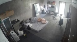 黑客破解家庭网络摄像头偷拍住毛坯房的年轻情侣疯狂做爱有时一天做爱几次 截图9