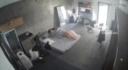 黑客破解家庭网络摄像头偷拍住毛坯房的年轻情侣疯狂做爱有时一天做爱几次 截图10