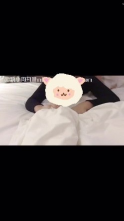 NTR绿帽淫妻大神【是小肥羊呀】超极品小母狗多人运动，淫乱不堪！轮流爆操！把小娇妻调教成小母狗，全程高能 截图13
