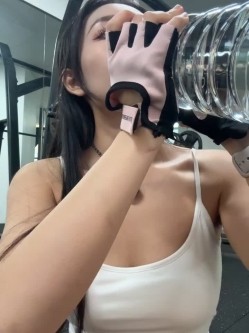 stripchat【jiajia_L】健身女神! 勇闯男浴间~上帝视角自慰! 截图7