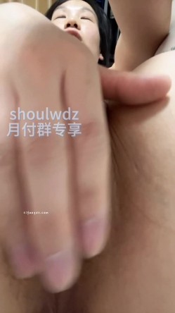 PUA大神【受肉完犊子】VIP福利，操控举牌，超多反差学生小母狗，紫薇裸舞 截图9