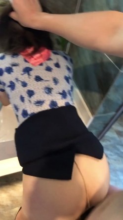 空姐刚下飞机就赶过来，相爱的感觉迫不及待，洗手台相拥后入，享受的很！ 截图15