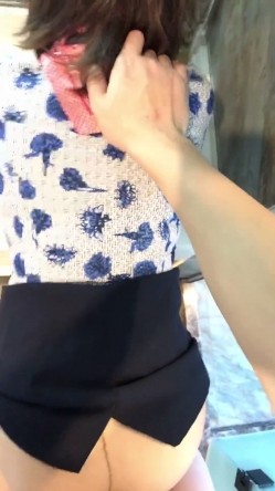 空姐刚下飞机就赶过来，相爱的感觉迫不及待，洗手台相拥后入，享受的很！ 截图16