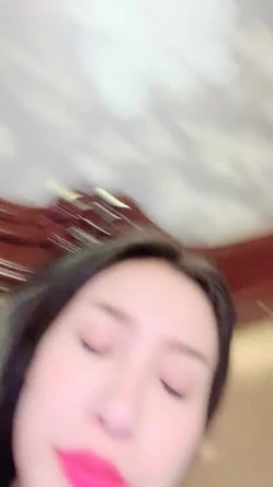很会打扮的极品美御姐范气质女郎，超多角度完美展现自己一线天 截图6