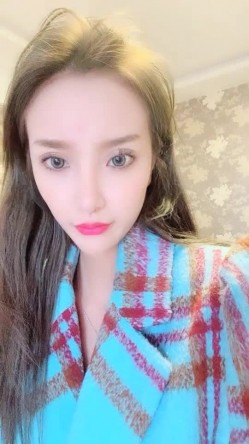 很会打扮的极品美御姐范气质女郎，超多角度完美展现自己一线天 截图7