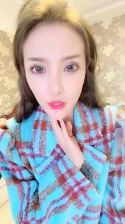 很会打扮的极品美御姐范气质女郎，超多角度完美展现自己一线天 截图8