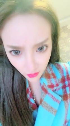 很会打扮的极品美御姐范气质女郎，超多角度完美展现自己一线天 截图9