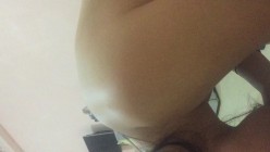 吸毒后的3P乱交 迷迷煳煳地【稀有流出资源】一个在干少妇 一个在偷拍 轮流着干她，大奶子少妇的侧脸很立体非常美，叫床麻酥酥地 截图2