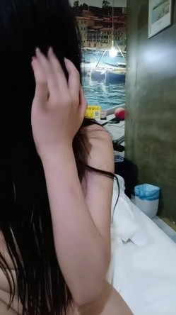 小嘉睡不着 空灵系女神【小嘉】校花级别!!男主拿道具狂插他B~再操他穴~水量惊人，女上位啪啪~精彩绝伦！ 截图10
