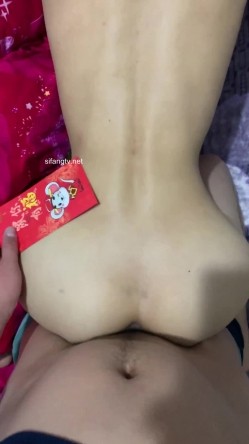 新娘第一次回家过年被亲戚给红包操了 截图3