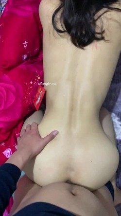 新娘第一次回家过年被亲戚给红包操了 截图6