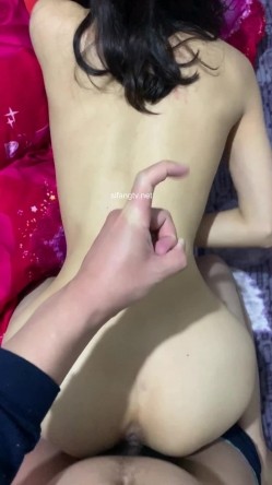 新娘第一次回家过年被亲戚给红包操了 截图8