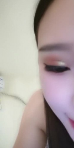 娇喘小婊妹露脸白丝情趣装，与小哥哥激情约啪，奶子圆润翘挺皮肤白皙，各种姿势各种草，干不舒服不让走口爆吞精 截图3
