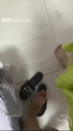 海神侄子爆肏嫂子 糖衣炮弹哄嫂子再肏肥鲍 尝试开发后庭太紧了 嫂子高潮好几回直唿受不了不要啦~ 截图14