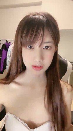 正宗校花下海~超漂亮！100%心动感觉~！又有新鲜的少女肉体可以看了! 截图4