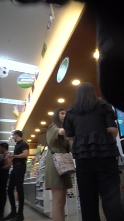 论坛VIP资源大师极限贴身CD超多漂亮小姐姐亮点多多各种骚丁露臀蕾丝骚内COSER美眉直接真空露逼 截图1