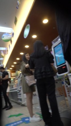 论坛VIP资源大师极限贴身CD超多漂亮小姐姐亮点多多各种骚丁露臀蕾丝骚内COSER美眉直接真空露逼 截图2