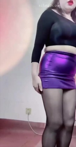 精品推荐 【快手】大奶骚妇熟女『星儿』露脸扒穴道具自慰诱惑福利 截图9