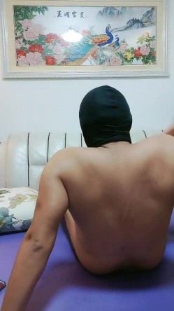漏出少女艳舞风骚女友全程露脸跟蒙面大哥激情啪啪，口交大鸡巴，床上多体位蹂躏抽插，高难度草穴姿势好刺激 截图9